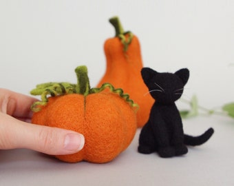 Halloween pumpkins and black cat, needle felted decor, autumn pumpkins, rustic decorations, halloween display, wool cat toys, halloween gift