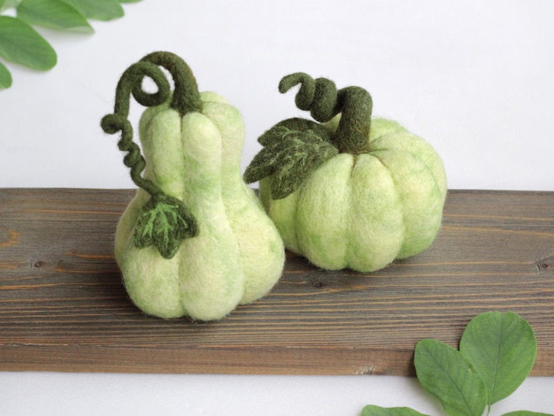 Needle felted green pumpkins, halloween gift, Thanksgiving table decor, pumpkin figurine, pumpkin centerpiece, fall season decor, autumn set image 8