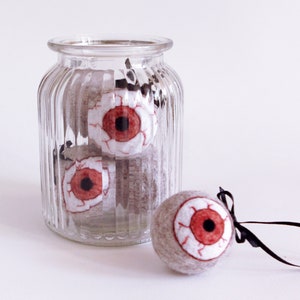 Creepy halloween decorations, Horror Eye, felted bloody eye, Halloween ornaments, needle felted eyeball, creepy decoration image 4