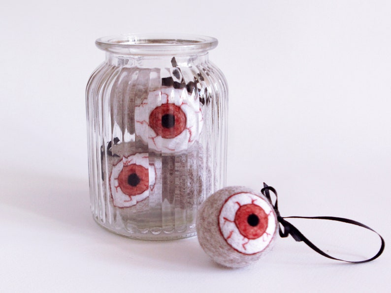 Creepy halloween decorations, Horror Eye, felted bloody eye, Halloween ornaments, needle felted eyeball, creepy decoration image 4