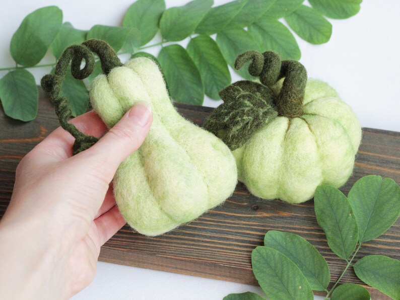 Needle felted green pumpkins, halloween gift, Thanksgiving table decor, pumpkin figurine, pumpkin centerpiece, fall season decor, autumn set image 10