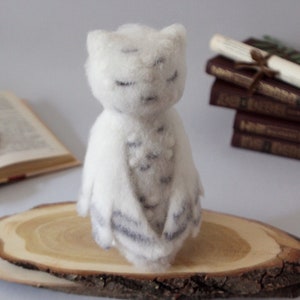 Polar owl, needle felted snowy owl collectible sculpture, realistic animal figurine, christmas gift, home office decor image 3