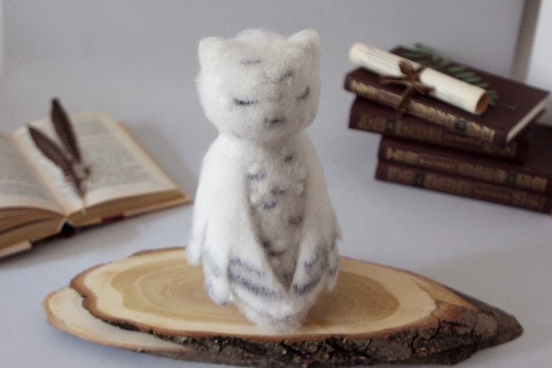 Polar owl, needle felted snowy owl collectible sculpture, realistic animal figurine, christmas gift, home office decor image 3