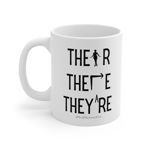 La loro tazza da caffè divertente, la tazza da caffè divertente con la grammatica, la loro/là/sono grammatica,