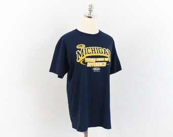 Vintage "In Michigan Everyone Knows The Difference!" Navy Blue T-Shirt Medium Smack U of M UM Wolverines NCAA Champions 90s Early 2000s 00s