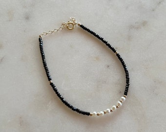 Black Spinel and freshwater Pearl bracelet