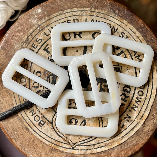 5 Small Vintage Mother of Pearl Buckles. White. Nacre.