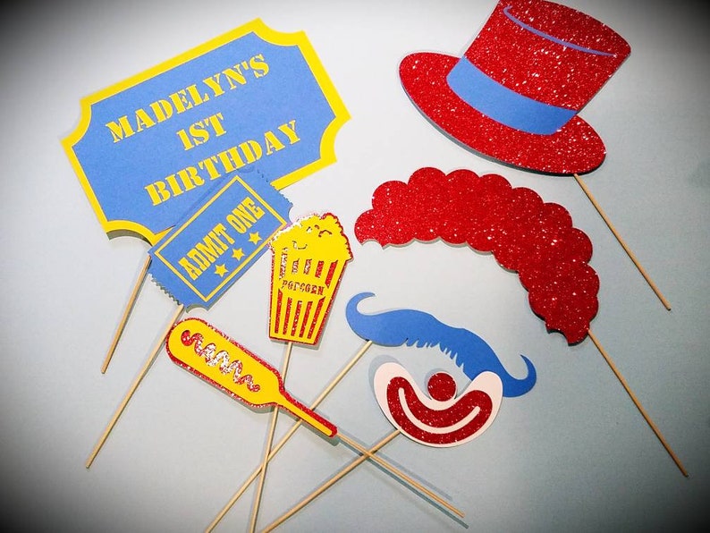 circus themed party, circus photo booth props, circus party, circus birthday, carnival theme party, first birthday party, birthday party afbeelding 2