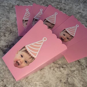 Boîte de pop corn personnalisée, boîte de friandises personnalisée, premier anniversaire, 21, 30, 50 ans, enterrement de vie de jeune fille, décorations de chien, photo personnalisée,