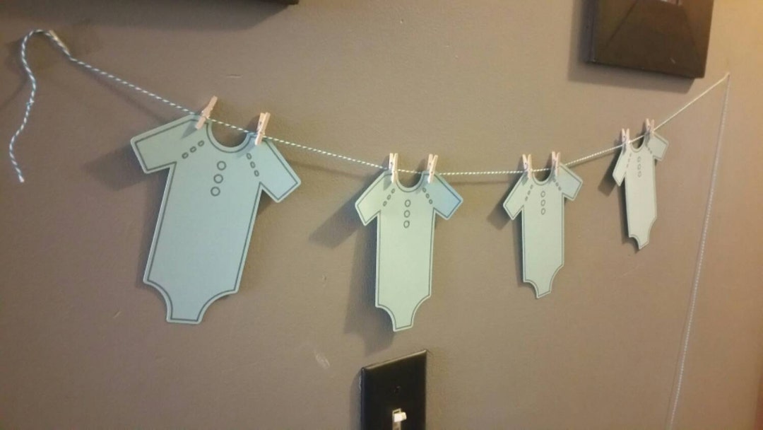 Baby shower gift: decorated a large box with outfits hanging on a  clothesline. Easy and fun pr…