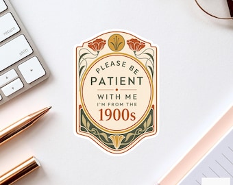 Divertente adesivo Art Nouveau "Nato nel 1900" in vinile impermeabile per laptop, idea regalo