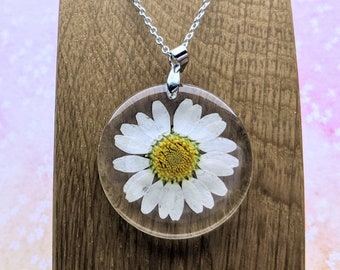 Real dried flower daisy pendant necklace.