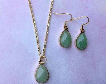 Sierlijke natuurlijke groene aventurijn druppelvormige hanger ketting. Goud, roestvrij staal.