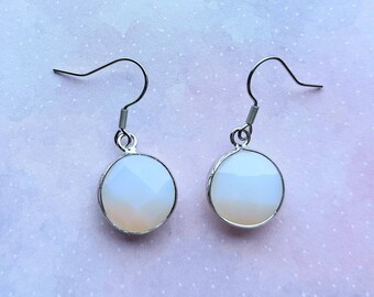 Himmlische Vollmond schillernde Opalite Silber Ohrringe. Edelstahl oder Sterling Silber.
