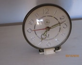 Old big alarm clock JAZ in working order, retro, art deco 5.51 quot in diameter. ATTENTION small accident at the foot, to see photos
