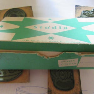 Lote de 4 sellos de la vieja escuela en su caja "studia" tema: los platos. sello de la vieja escuela C