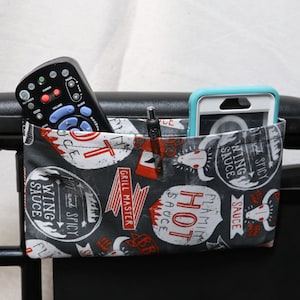 Hot Sauce and BBQ Pocket Armlehnentasche für Rollstuhl Fernbedienung Halter 22x15cm