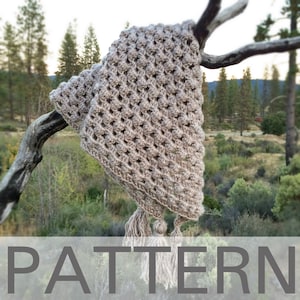 Crochet Triangle Scarf Pattern // The Ruthie Scarf