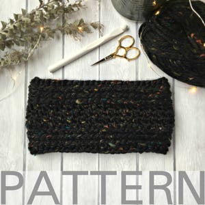 Crochet Ear Warmer Pattern // Peek-A-Boo Ear Warmer // Crochet Headband Pattern