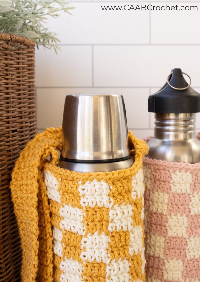 Checkered Crochet Water Bottle Holder PATTERN | Bottle Carrier Crochet ...