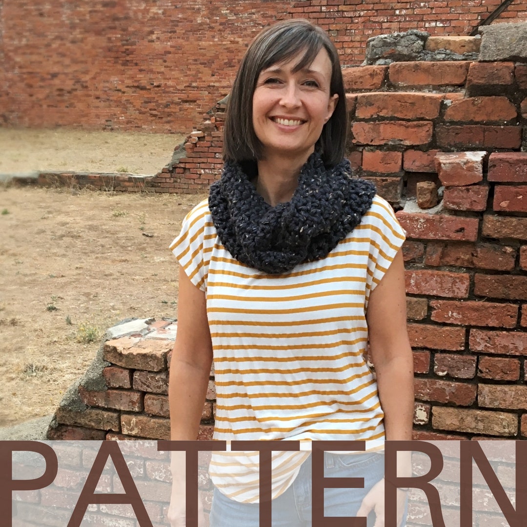 Crochet Pattern - Chunky Twisted Cowl | Infinity Scarf Pattern - Etsy