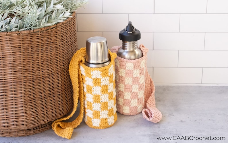 Checkered Crochet Water Bottle Holder PATTERN | Bottle Carrier Crochet ...
