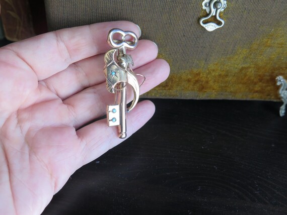 Broche Ancienne En Forme De Clé - Bijou De Collection Vintage, Très Bon état
