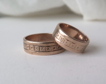 Antique Band Ringe 9k Rosegold graviertes X Muster, antike Eheringe, Eheringe mit Gravur