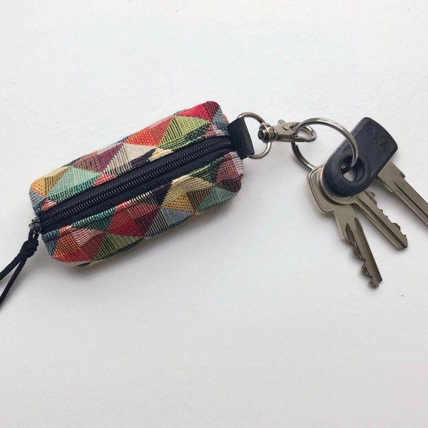 Petite pochette porte-clés avec imprimé bloc rétro pour accessoires tels que changer d'écouteurs airpods rouge à lèvres baume à lèvres vegan