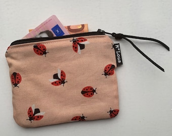 Klein licht roze portemonneetje met lieveheersbeestjes minimalistisch klein etuitje kleingeld wisselgeld boho stijl bohemian geld