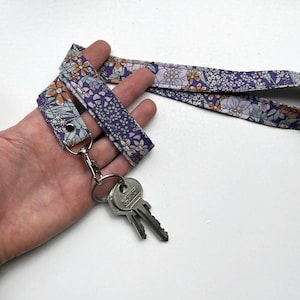Paars lavendel gebloemde keycord sleutelhanger key cord sleutel hanger badge houder ID kaart houder sleutel koord mlous katoen minimalist