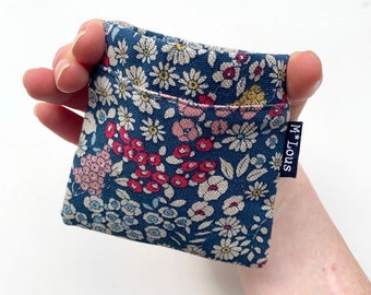 Blauw minimalistisch knijp portemonneetje met vrolijke bloemen print retro etuitje kleingeld wisselgeld boho stijl bohemian geld clip