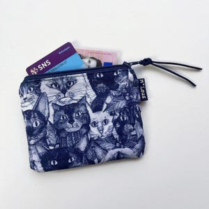 Kleine blaue Geldbörse mit Katzen Portemonnaie Kleingeld Kulturbeutel Etui Retro Mlous Doodle Skizze mit Katzen