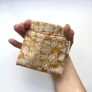 Kleines ockergelbes Squeeze-Portemonnaie mit Retro-Blumen, Mini-Retro-Portemonnaie, kleines Portemonnaie für Kleingeld, minimalistischer Stil, Bohemian-Clip