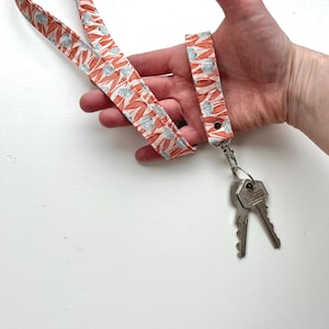 Retro vrolijk gekleurde en gebloemde keycord sleutelhanger key cord sleutel hanger badge houder ID kaart houder sleutel koord mlous