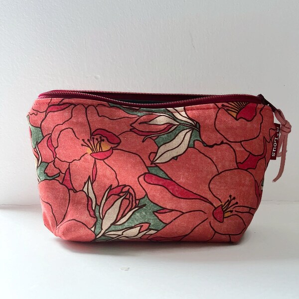 Ovaal rond make up tasje makeup etui toilettasje klein portemonneetje klein etuitje minimalist retro bloemen rood gebloemd