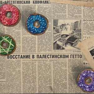 Donut y pintura de guerra Arte de donuts Pintura de arte periodístico Arte gastronómico Quédate con Ucrania, artista ucraniano Donuts Painting, vendedores de Ucrania