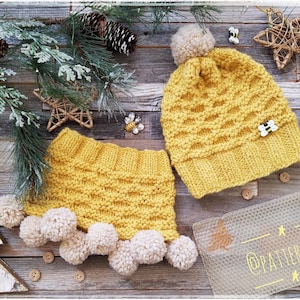 SET Cowl and Hat Knitting Pattern &quot;Honeycomb&quot; Worsted FLAT and ROUND Knitting Pattern Pdf. Pom Pom Instructions. Preemie up to Adult sizes.
