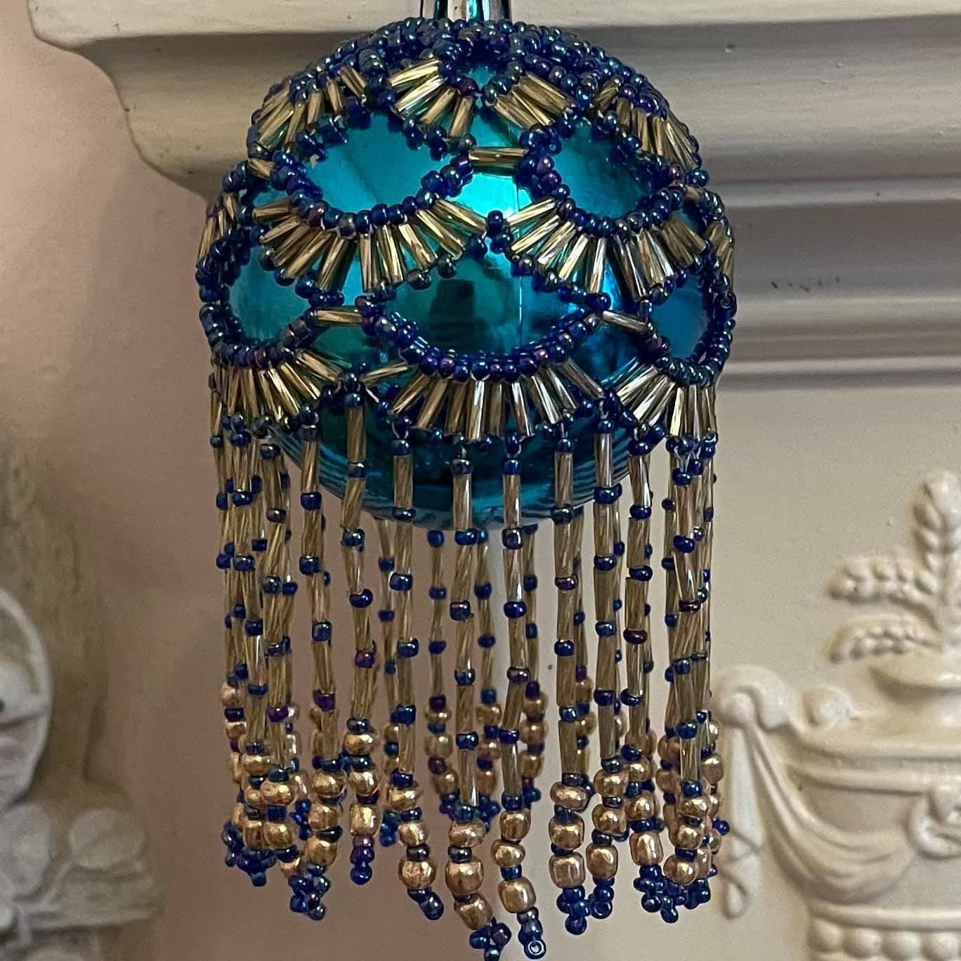 Shirley Bauble pattern 29. Beading tutorial instructions. Christmas ornament cover. This is a digital BEAD PATTERN and not a physical item.
