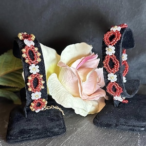 Daisy and Oval Bracelet pattern 68. Beading instructions PDF. Seed bead flowers. This is a digital BEAD PATTERN and not a physical item.