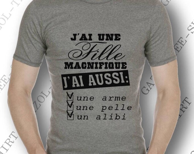 T-shirt  J'ai une fille magnifique j'ai aussi une arme, une pelle, un alibi. Col rond