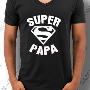 T-shirt Super Papa. Le cadeau original et parfait pour un super papa idée cadeau à offrir homme humour fête des pères ou anniversaire. image 2