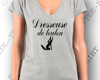 Original evjf T-shirt enterrement vie de jeune fille. "Dresseuse de loulou" Gris clair ou noir, col V. Tee-shirt premium 100% coton.