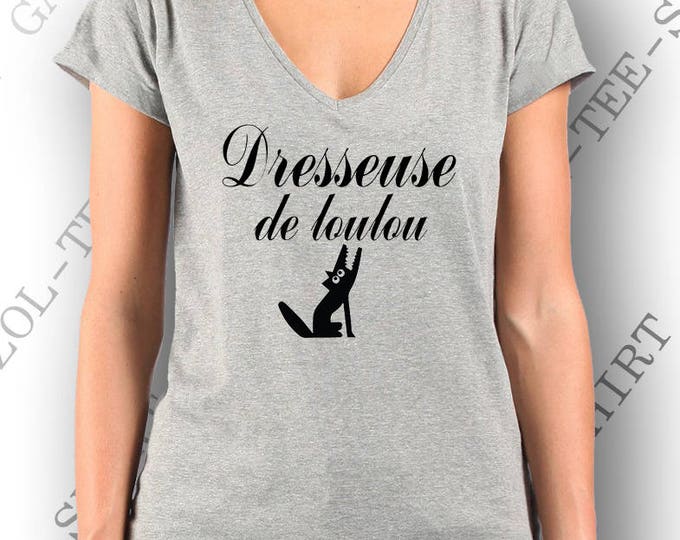 "Dresseuse de loulou" Gris clair ou noir, col V. Ecriture noire ou blanche au choix.