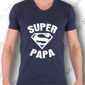 T-shirt Super Papa. Le cadeau original et parfait pour un super papa idée cadeau à offrir homme humour fête des pères ou anniversaire. image 1