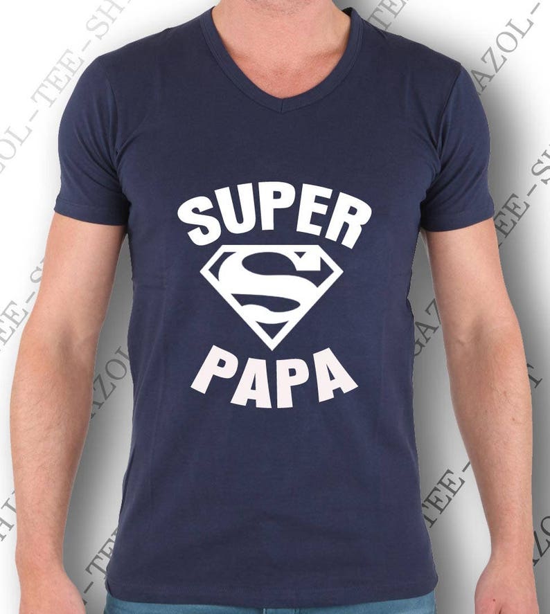 T-shirt Super Papa. Le cadeau original et parfait pour un super papa idée cadeau à offrir homme humour fête des pères ou anniversaire. image 1