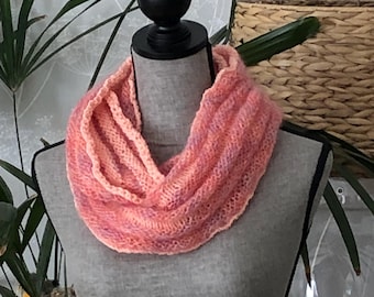 Infinity Schal, Handgestrickter Halswärmer, handgestrickt, Kid Mohair Garn, Smoky Pink, Geschenk für Sie, Damenmode, Boho