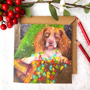 Paseo navideño rústico: Spaniel en la parte trasera de un camión Tarjeta de felicitación para un mensaje festivo saludable y conmovedor