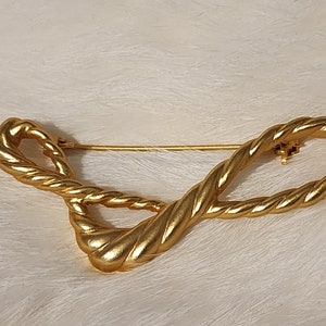 Vintage Matte Gold Brooch, Vintage Brooch, Vintage Jewelry, Matte Gold Jewelry, Gift for Her, Retro Jewelry, Retro Accessories