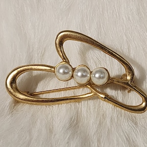 Abstract Matte Gold Brooch with Faux Pearl Accents - Modern Elegance and Timeless Sophistication, Vintage Brooch, Vintage Jewelry, Gift